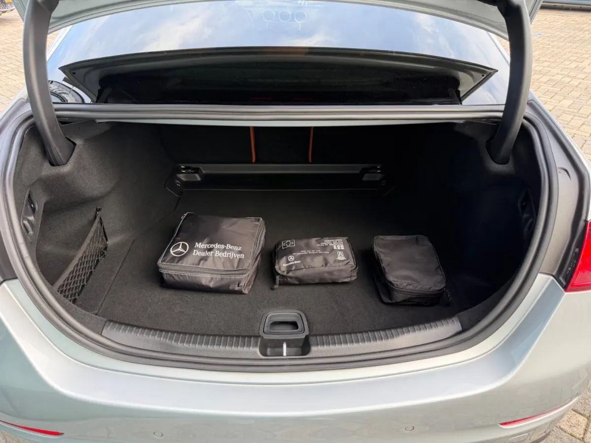 200 Luxury Line, 1e eigenaar, NAP, CarPlay, Leder, DISTRONIC, 18 inch