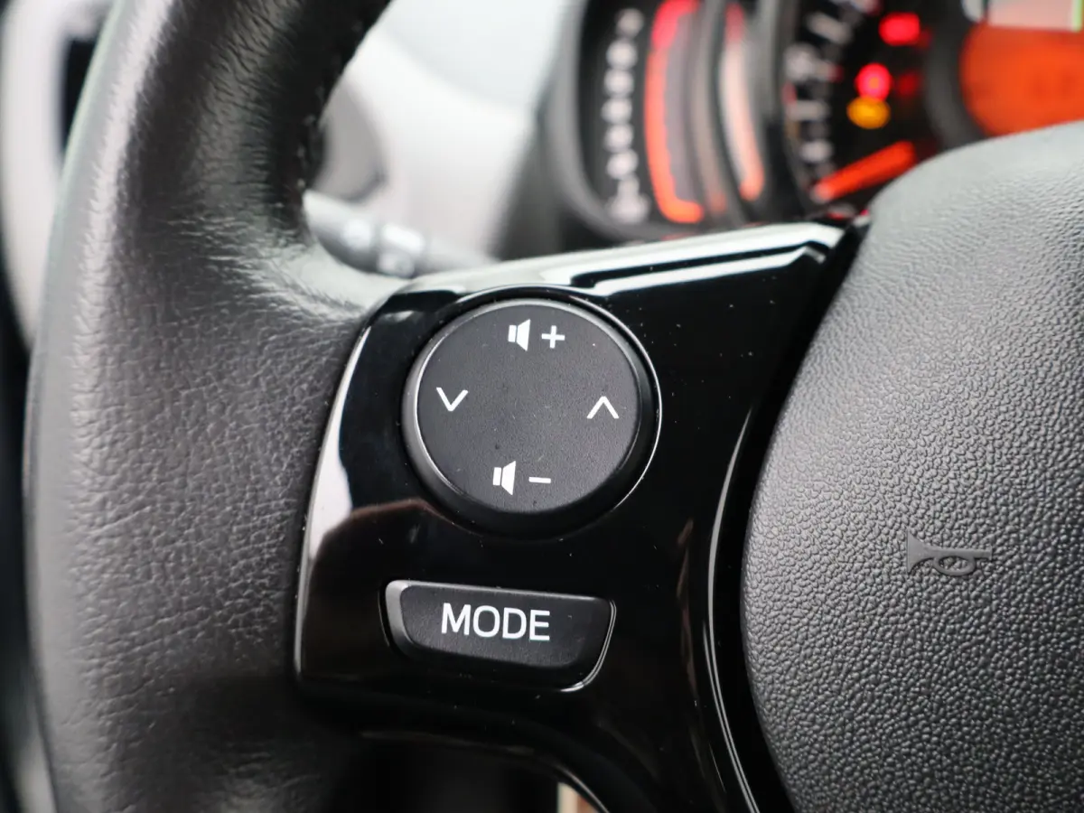 1.0 e-VTi Allure | Carplay | Camera | Clima | Bluetooth | 15" LMV |