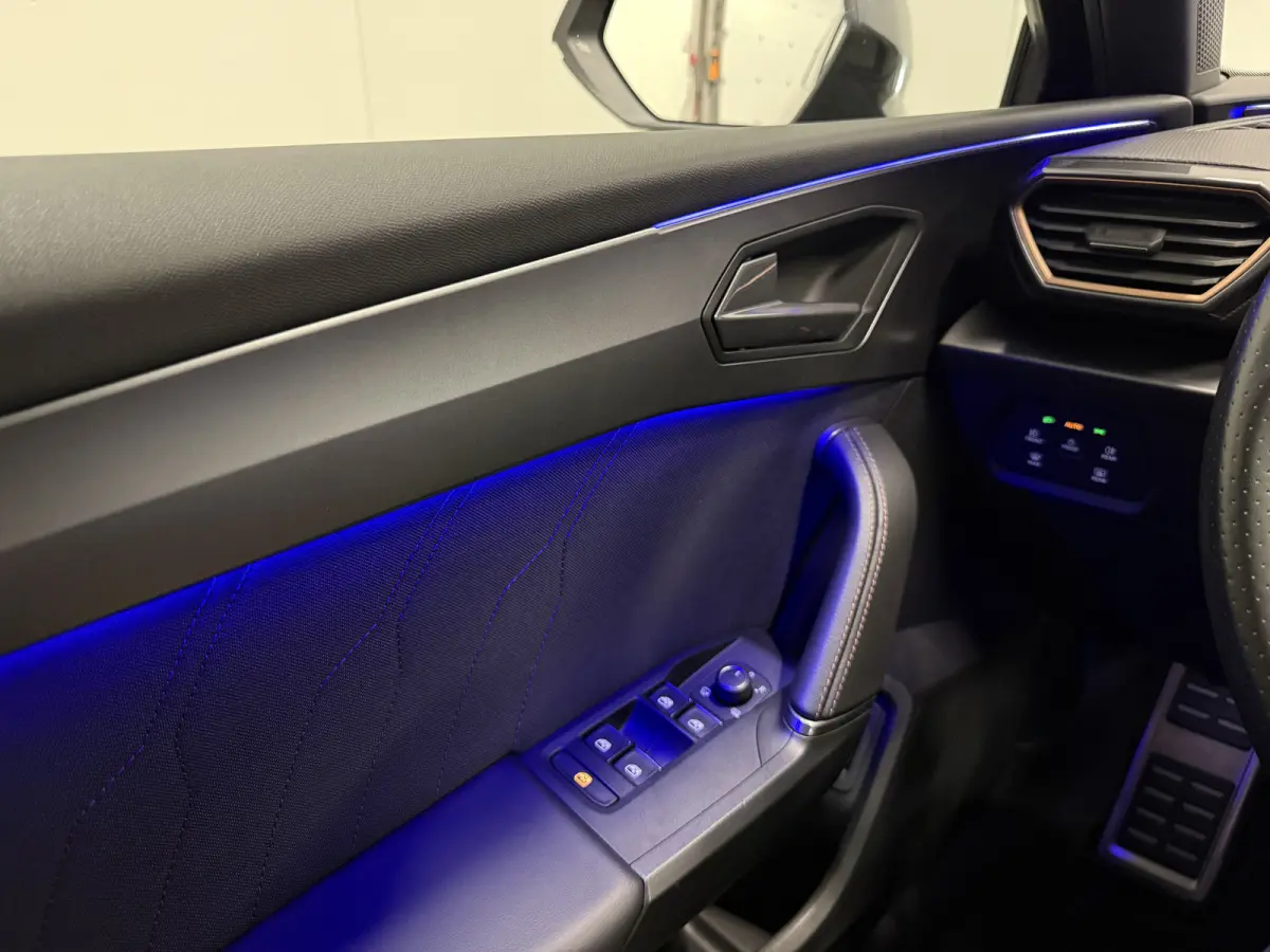 1.4 e-Hybrid VZ 245PK BLACK LED/19"BLACK/ACC/CARPLAY/DRIVE ADAPTIVE-ONDERSTEL/SOH 89%/KEYLESS/SFEER/CAMERA/LEER-STOF SP.STOEL/STOEL+STUURVERW/PRIVACY/ELECTR.A.KLEP/DONKERE-HEMEL/VOLLEDIG CUP