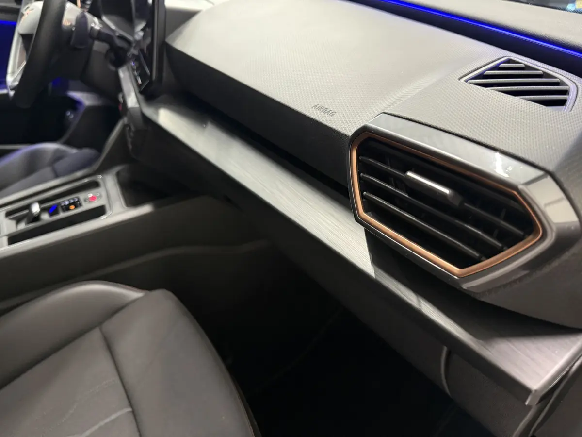 1.4 e-Hybrid VZ 245PK BLACK LED/19"BLACK/ACC/CARPLAY/DRIVE ADAPTIVE-ONDERSTEL/SOH 89%/KEYLESS/SFEER/CAMERA/LEER-STOF SP.STOEL/STOEL+STUURVERW/PRIVACY/ELECTR.A.KLEP/DONKERE-HEMEL/VOLLEDIG CUP