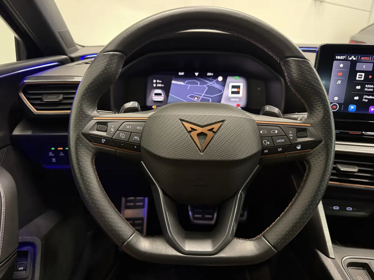 1.4 e-Hybrid VZ 245PK BLACK LED/19"BLACK/ACC/CARPLAY/DRIVE ADAPTIVE-ONDERSTEL/SOH 89%/KEYLESS/SFEER/CAMERA/LEER-STOF SP.STOEL/STOEL+STUURVERW/PRIVACY/ELECTR.A.KLEP/DONKERE-HEMEL/VOLLEDIG CUP