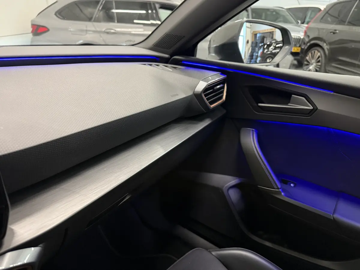 1.4 e-Hybrid VZ 245PK BLACK LED/19"BLACK/ACC/CARPLAY/DRIVE ADAPTIVE-ONDERSTEL/SOH 89%/KEYLESS/SFEER/CAMERA/LEER-STOF SP.STOEL/STOEL+STUURVERW/PRIVACY/ELECTR.A.KLEP/DONKERE-HEMEL/VOLLEDIG CUP