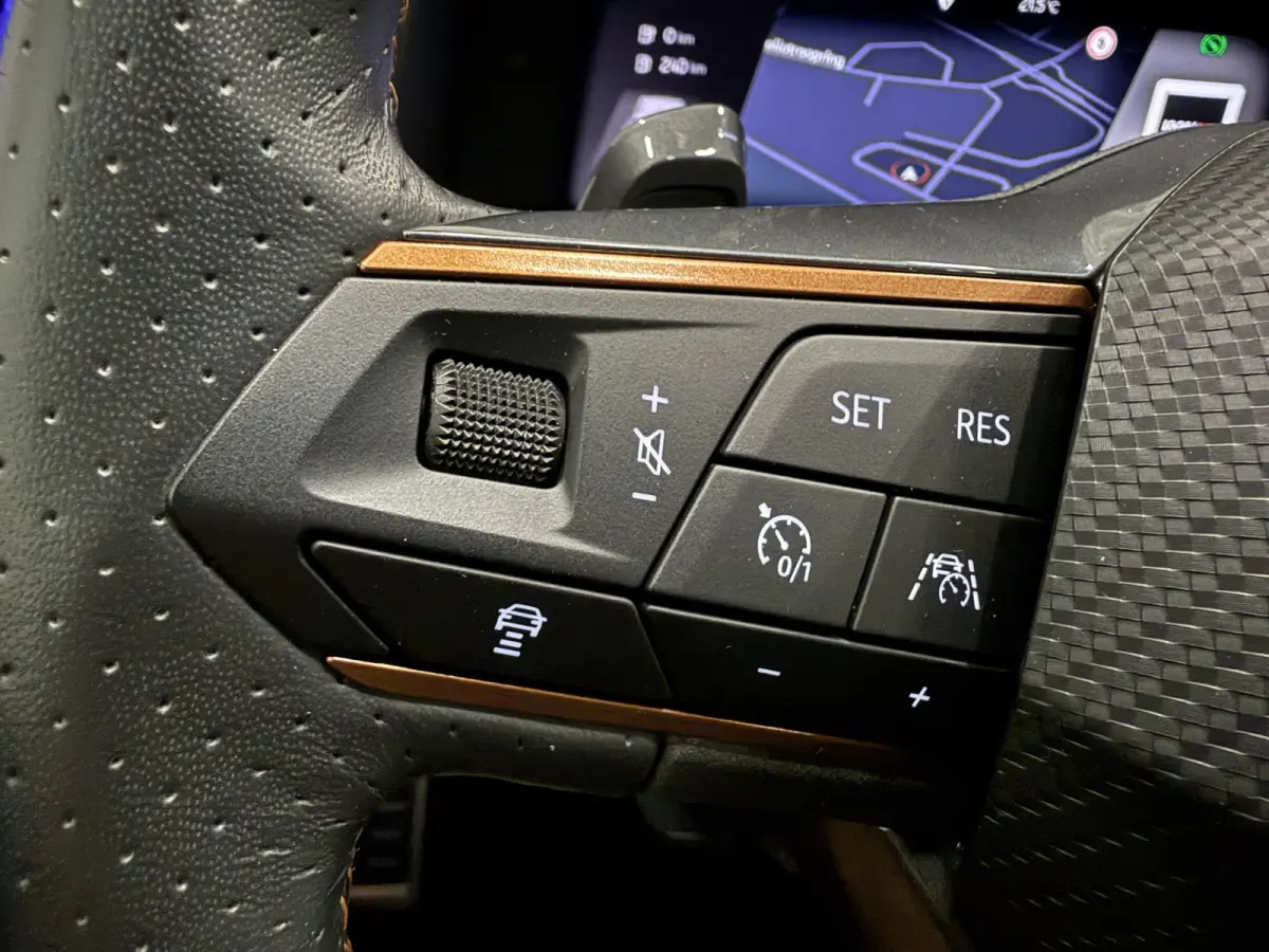 1.4 e-Hybrid VZ 245PK BLACK LED/19"BLACK/ACC/CARPLAY/DRIVE ADAPTIVE-ONDERSTEL/SOH 89%/KEYLESS/SFEER/CAMERA/LEER-STOF SP.STOEL/STOEL+STUURVERW/PRIVACY/ELECTR.A.KLEP/DONKERE-HEMEL/VOLLEDIG CUP