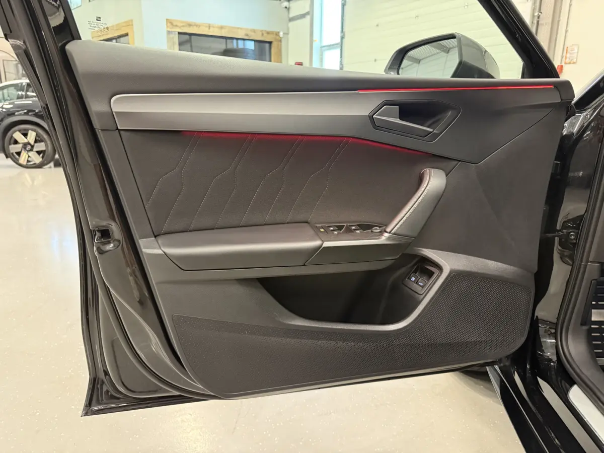 1.4 e-Hybrid VZ 245PK BLACK LED/19"BLACK/ACC/CARPLAY/DRIVE ADAPTIVE-ONDERSTEL/SOH 89%/KEYLESS/SFEER/CAMERA/LEER-STOF SP.STOEL/STOEL+STUURVERW/PRIVACY/ELECTR.A.KLEP/DONKERE-HEMEL/VOLLEDIG CUP