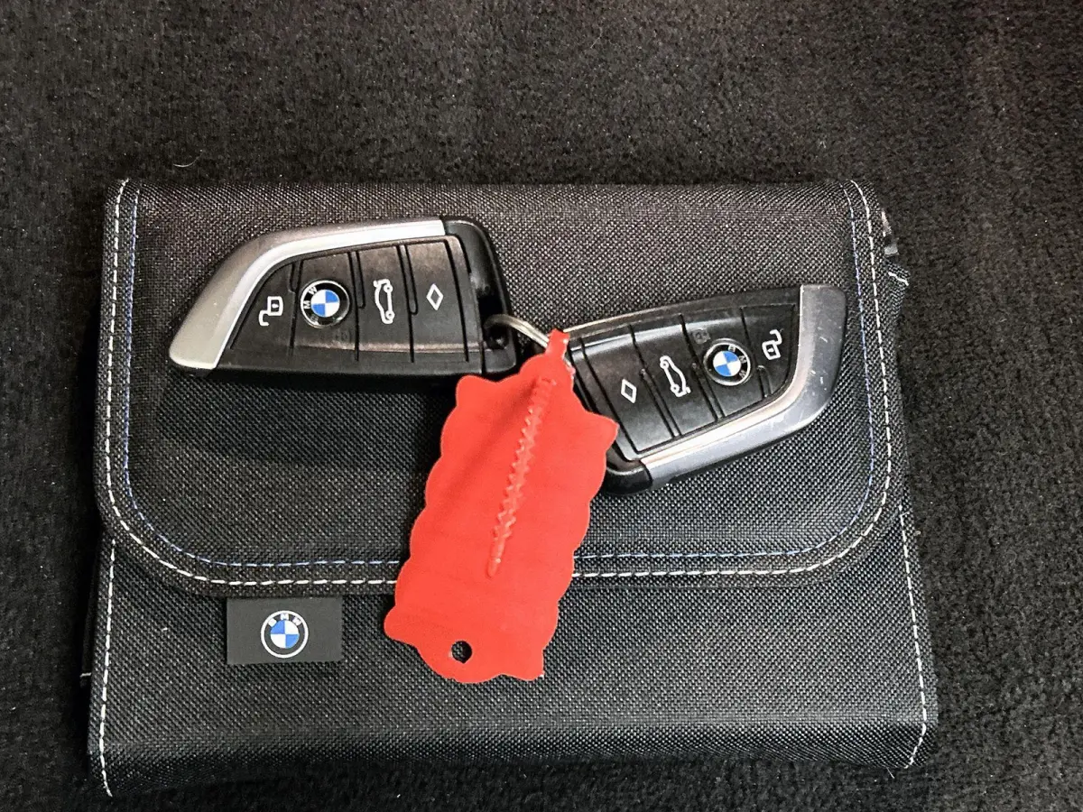 xDrive30e High Executive | FACELIFT | ACHTERUITRIJCAMERA | LEDER | APPLE CARPLAY - ANDROID AUTO | STOELVERWARMING | STUURWIELVERWARMING | CLIMATE CONTROL | CRUISE CONTROL |