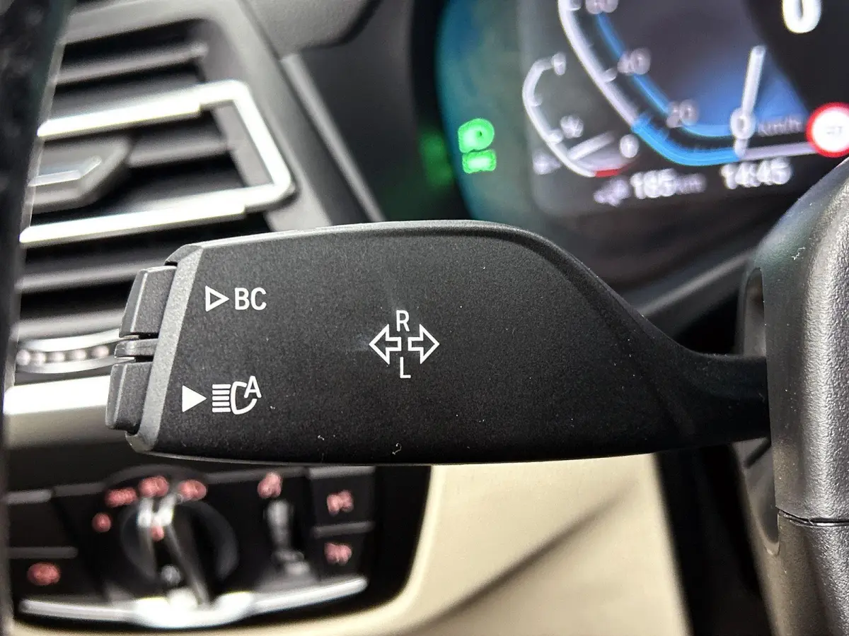 xDrive30e High Executive | FACELIFT | ACHTERUITRIJCAMERA | LEDER | APPLE CARPLAY - ANDROID AUTO | STOELVERWARMING | STUURWIELVERWARMING | CLIMATE CONTROL | CRUISE CONTROL |