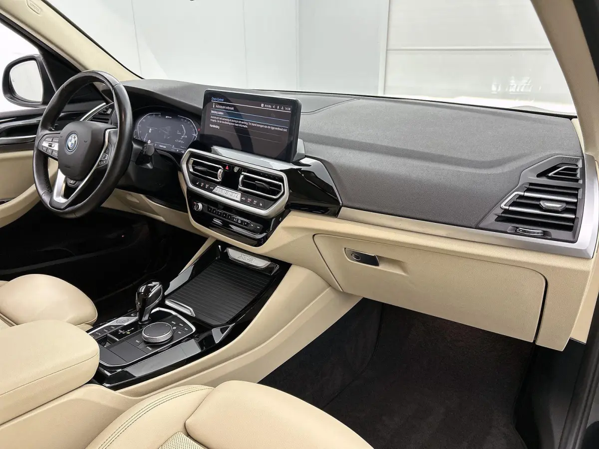 xDrive30e High Executive | FACELIFT | ACHTERUITRIJCAMERA | LEDER | APPLE CARPLAY - ANDROID AUTO | STOELVERWARMING | STUURWIELVERWARMING | CLIMATE CONTROL | CRUISE CONTROL |