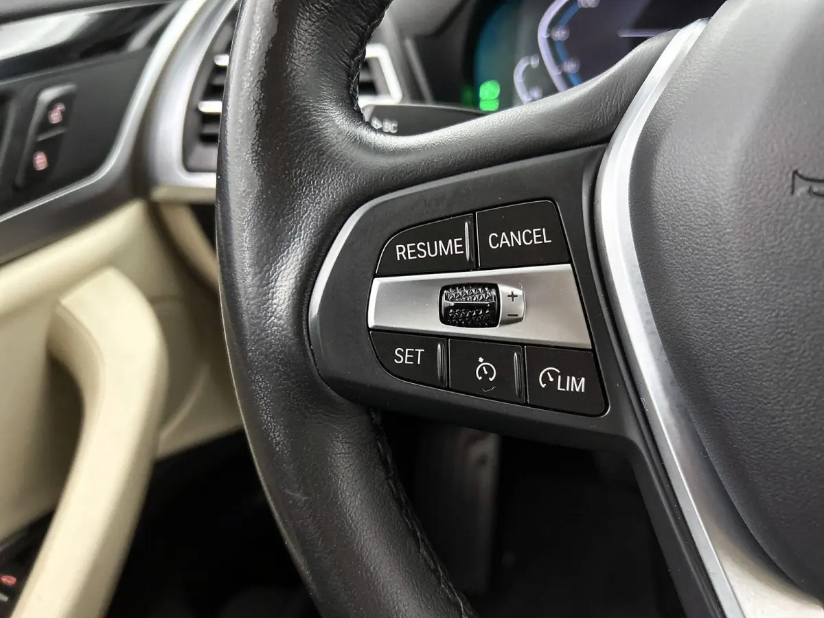 xDrive30e High Executive | FACELIFT | ACHTERUITRIJCAMERA | LEDER | APPLE CARPLAY - ANDROID AUTO | STOELVERWARMING | STUURWIELVERWARMING | CLIMATE CONTROL | CRUISE CONTROL |