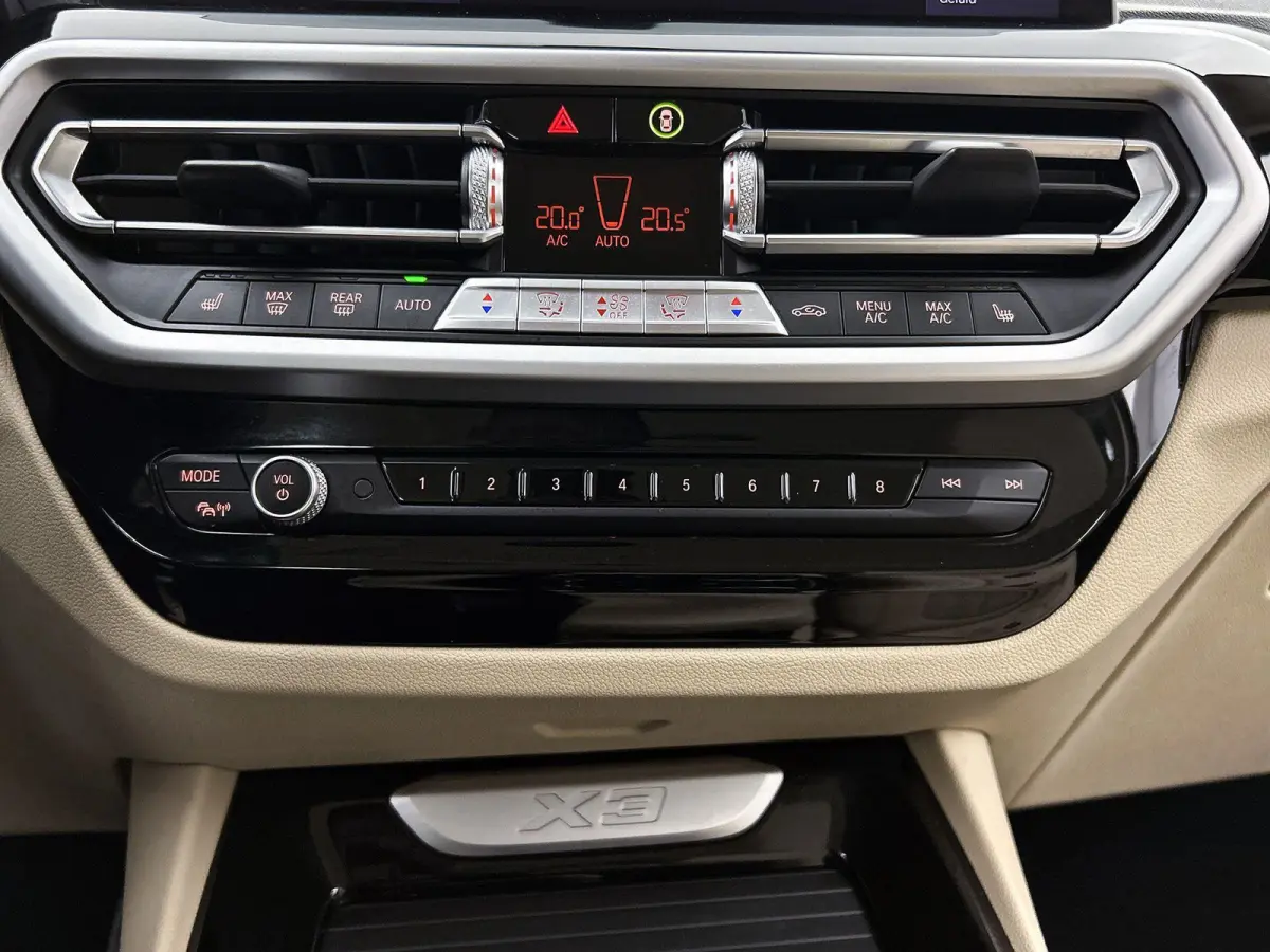 xDrive30e High Executive | FACELIFT | ACHTERUITRIJCAMERA | LEDER | APPLE CARPLAY - ANDROID AUTO | STOELVERWARMING | STUURWIELVERWARMING | CLIMATE CONTROL | CRUISE CONTROL |