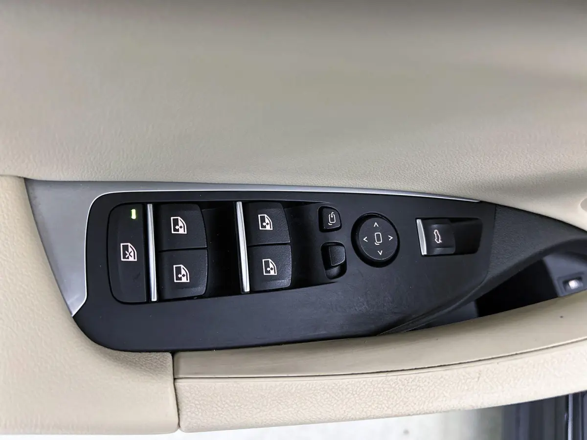 xDrive30e High Executive | FACELIFT | ACHTERUITRIJCAMERA | LEDER | APPLE CARPLAY - ANDROID AUTO | STOELVERWARMING | STUURWIELVERWARMING | CLIMATE CONTROL | CRUISE CONTROL |