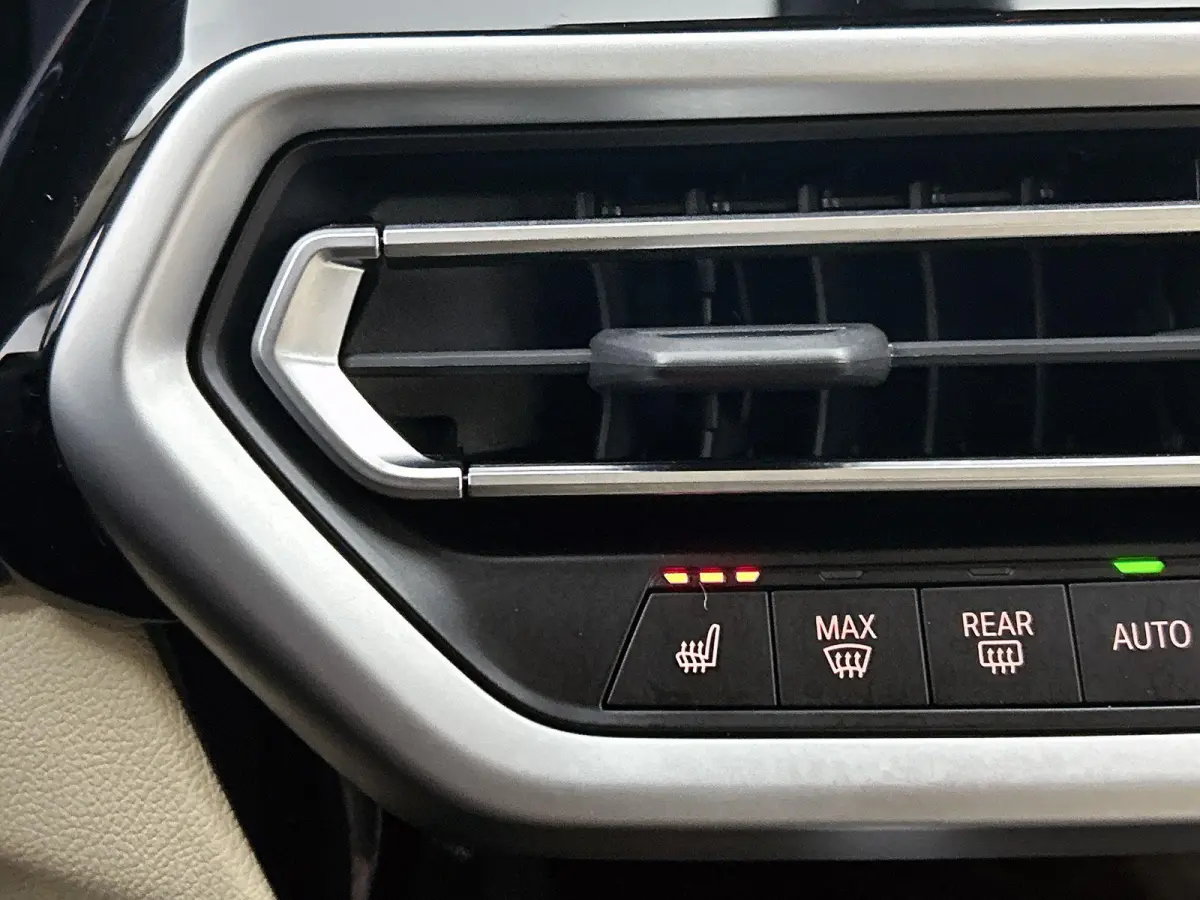 xDrive30e High Executive | FACELIFT | ACHTERUITRIJCAMERA | LEDER | APPLE CARPLAY - ANDROID AUTO | STOELVERWARMING | STUURWIELVERWARMING | CLIMATE CONTROL | CRUISE CONTROL |