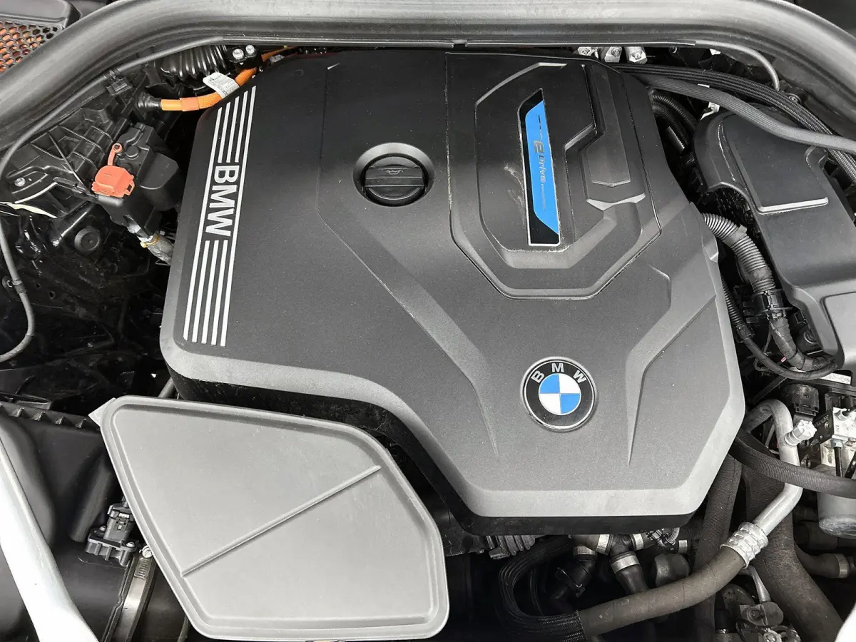 xDrive30e High Executive | FACELIFT | ACHTERUITRIJCAMERA | LEDER | APPLE CARPLAY - ANDROID AUTO | STOELVERWARMING | STUURWIELVERWARMING | CLIMATE CONTROL | CRUISE CONTROL |