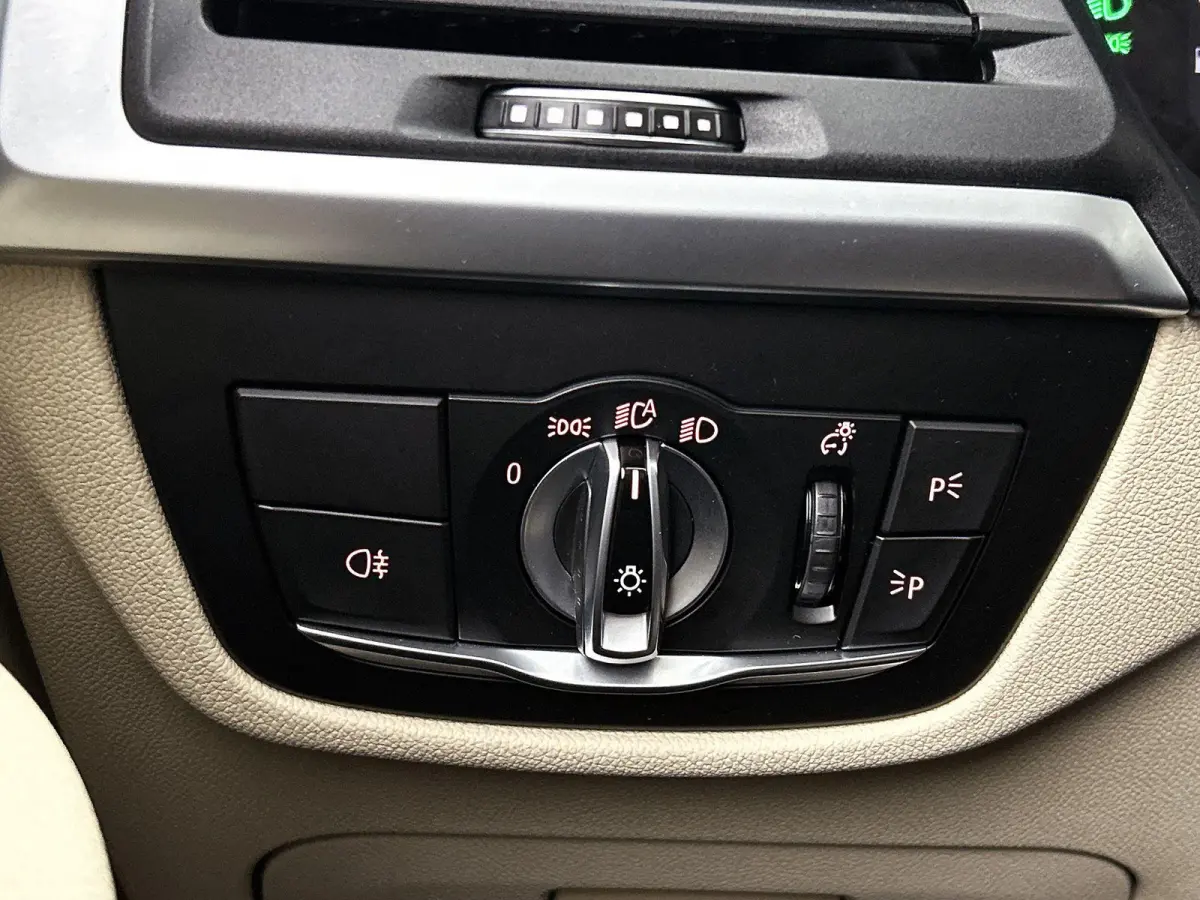 xDrive30e High Executive | FACELIFT | ACHTERUITRIJCAMERA | LEDER | APPLE CARPLAY - ANDROID AUTO | STOELVERWARMING | STUURWIELVERWARMING | CLIMATE CONTROL | CRUISE CONTROL |