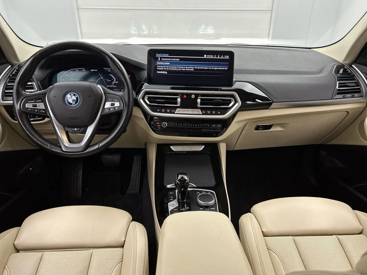 xDrive30e High Executive | FACELIFT | ACHTERUITRIJCAMERA | LEDER | APPLE CARPLAY - ANDROID AUTO | STOELVERWARMING | STUURWIELVERWARMING | CLIMATE CONTROL | CRUISE CONTROL |