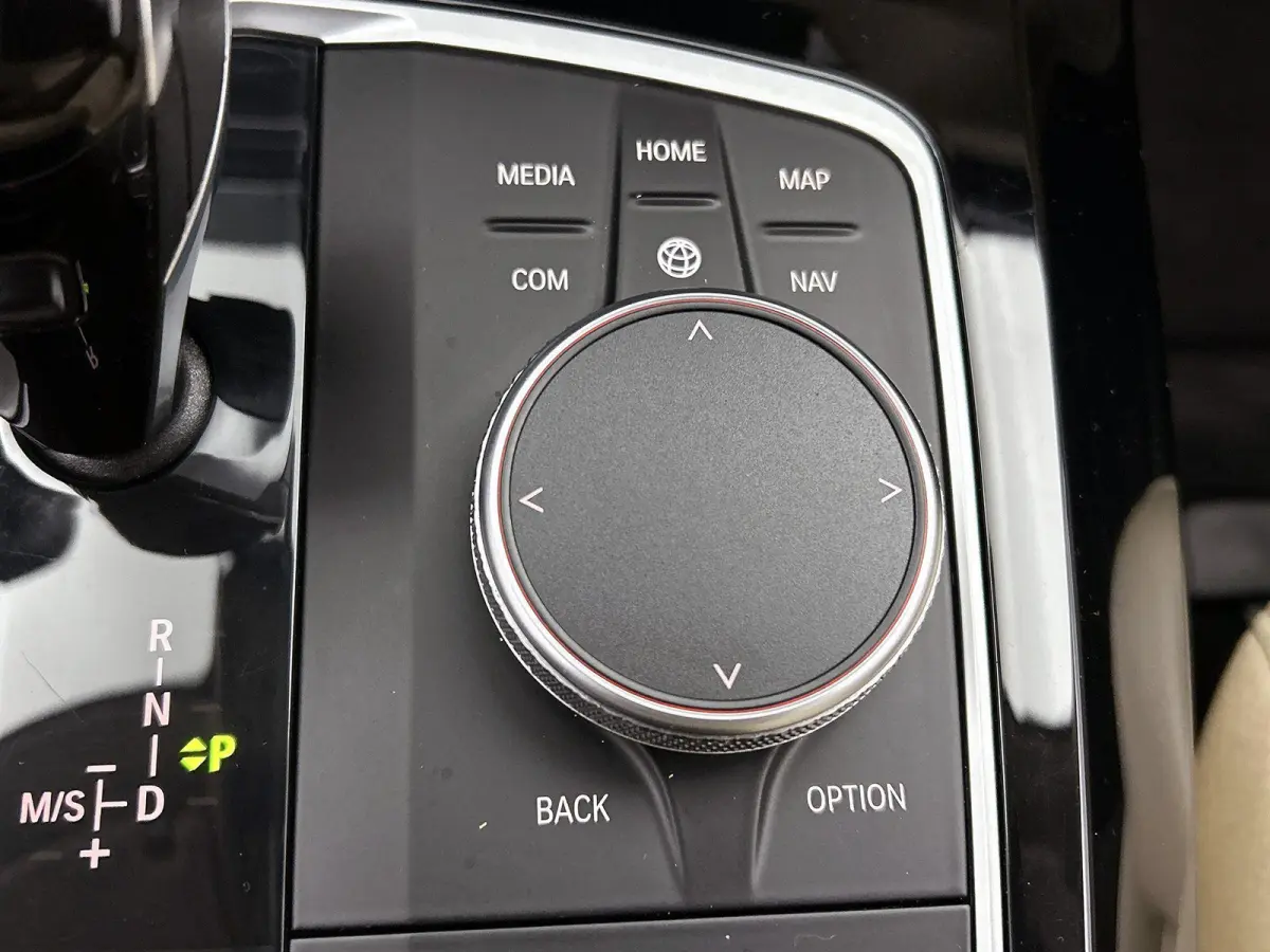 xDrive30e High Executive | FACELIFT | ACHTERUITRIJCAMERA | LEDER | APPLE CARPLAY - ANDROID AUTO | STOELVERWARMING | STUURWIELVERWARMING | CLIMATE CONTROL | CRUISE CONTROL |