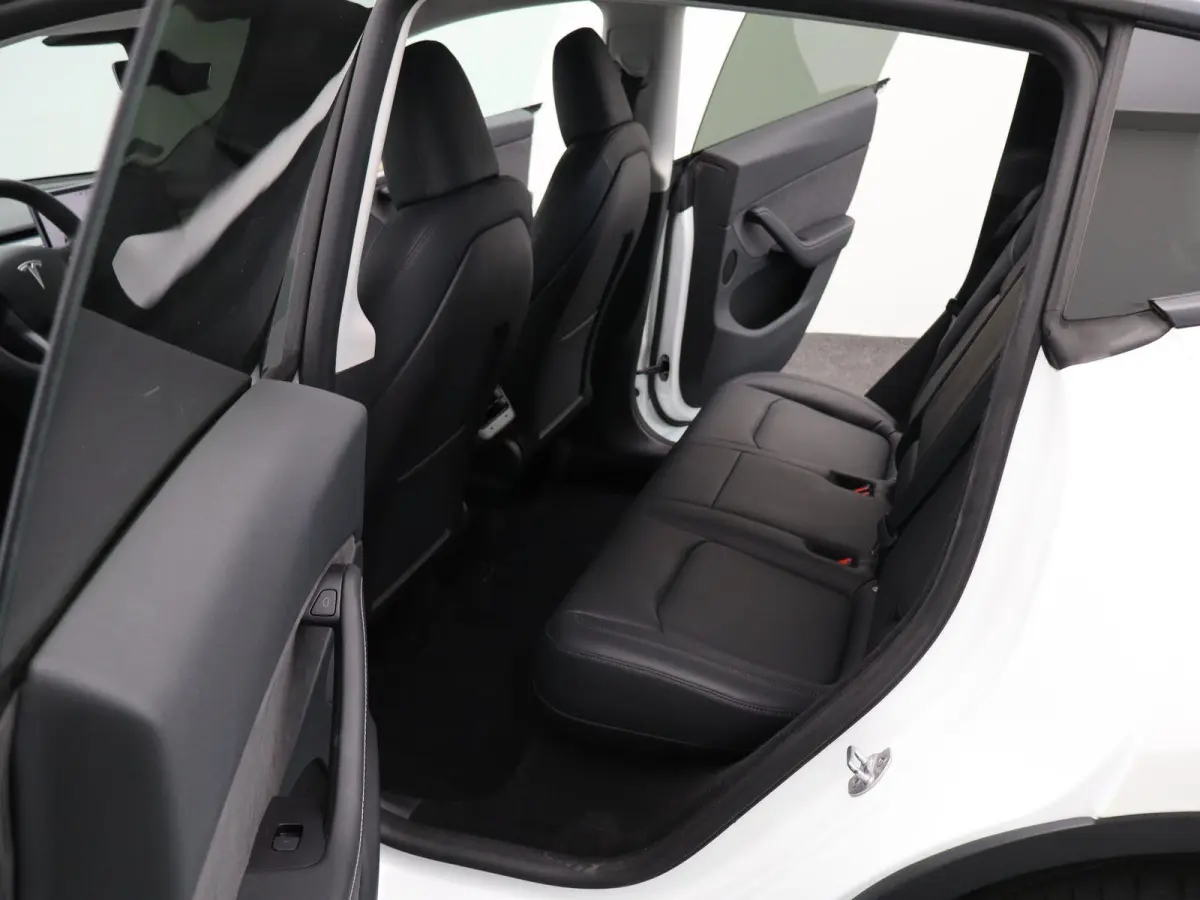 Long Range AWD 75 kWh | PANORAMADAK | STOELVERWARMING VOOR EN ACHTER | 19 " LICHTMETALEN VELGEN | 12 MAANDEN BOVAG GARANTIE |