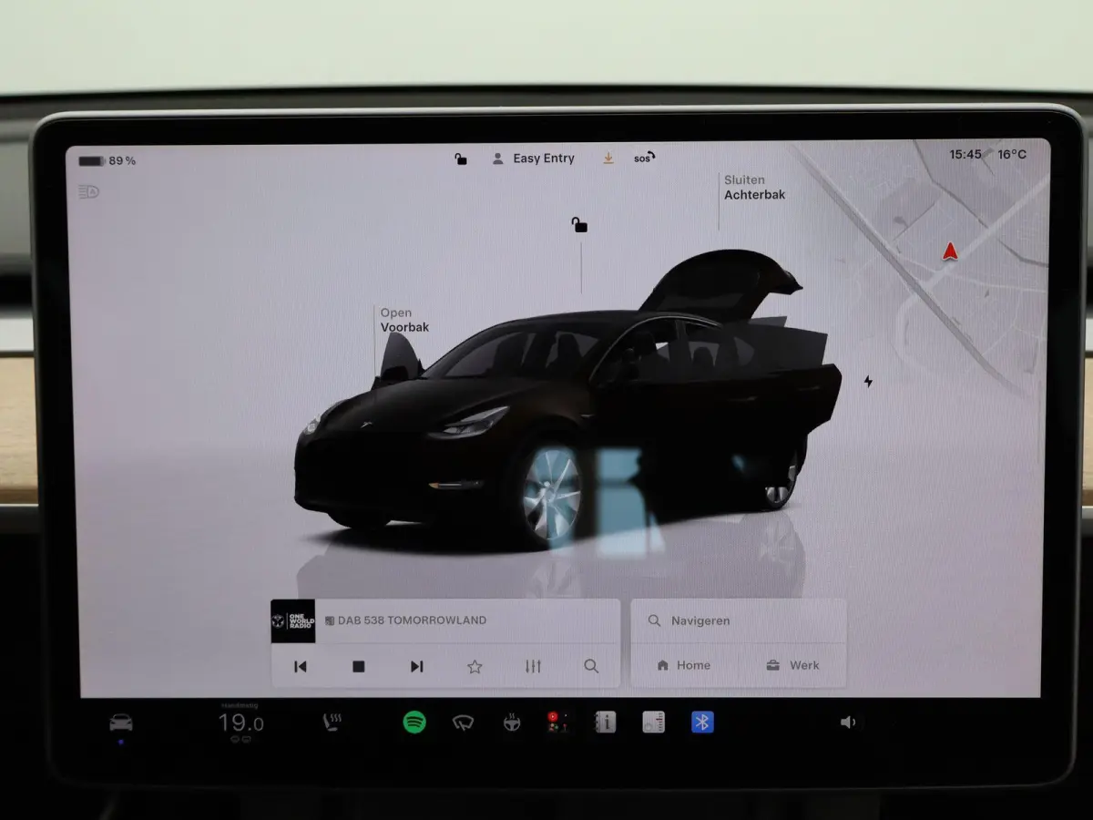 Long Range AWD 75 kWh | PANORAMADAK | STOELVERWARMING VOOR EN ACHTER | 19 " LICHTMETALEN VELGEN | 12 MAANDEN BOVAG GARANTIE |