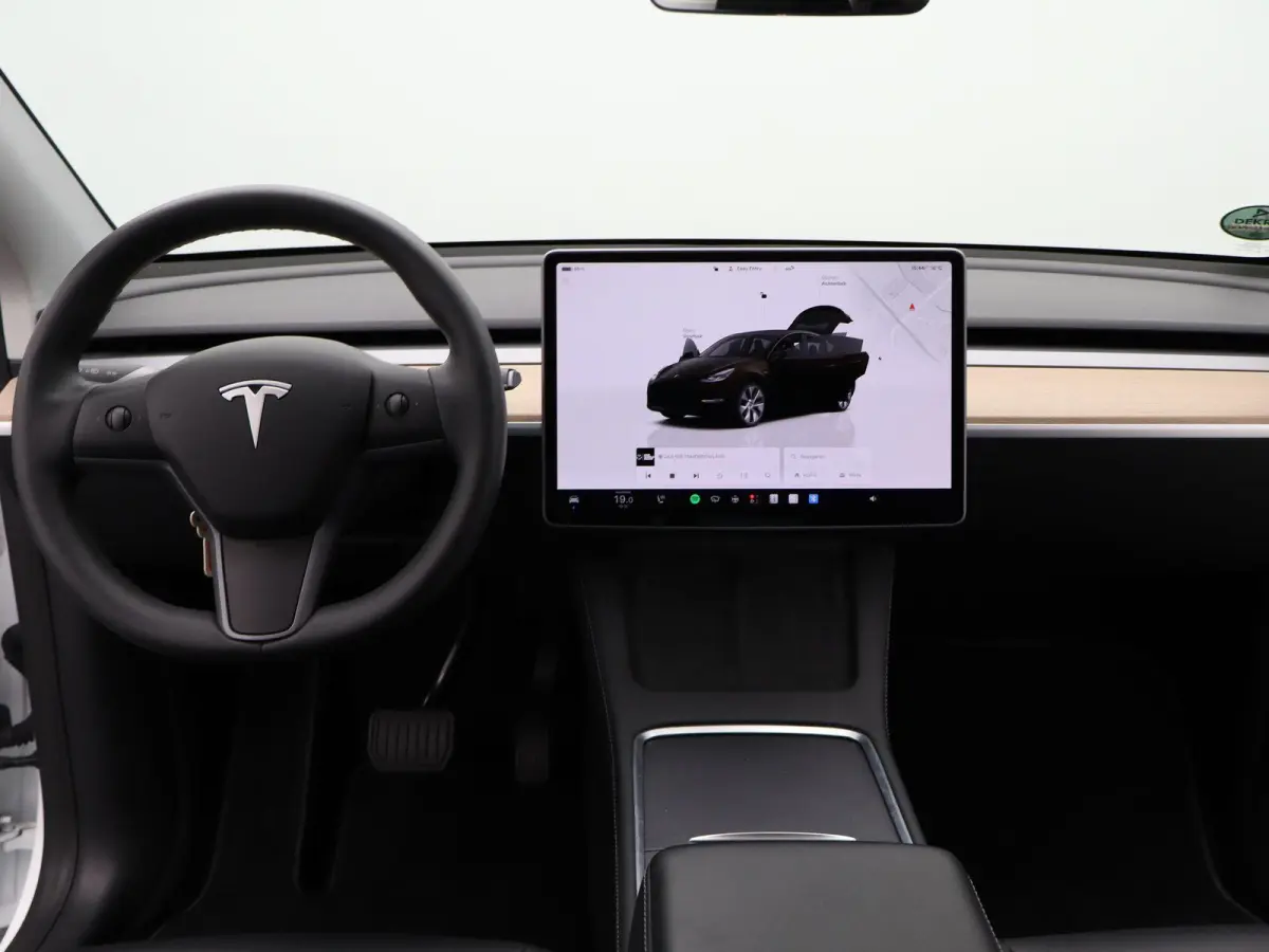 Long Range AWD 75 kWh | PANORAMADAK | STOELVERWARMING VOOR EN ACHTER | 19 " LICHTMETALEN VELGEN | 12 MAANDEN BOVAG GARANTIE |