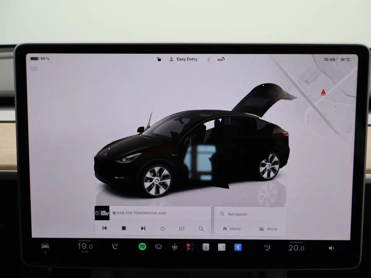 Long Range AWD 75 kWh | PANORAMADAK | STOELVERWARMING VOOR EN ACHTER | 19 " LICHTMETALEN VELGEN | 12 MAANDEN BOVAG GARANTIE |