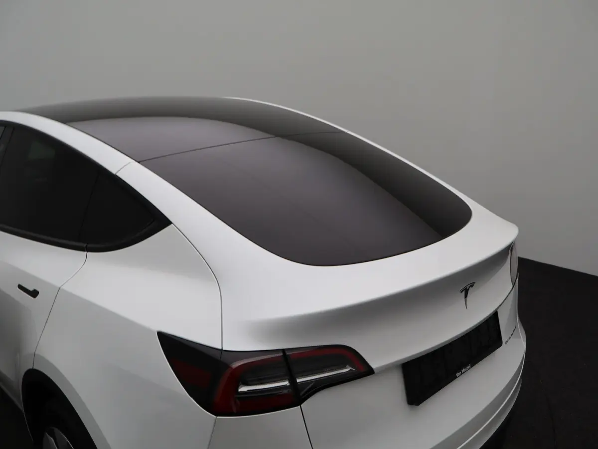 Long Range AWD 75 kWh | PANORAMADAK | STOELVERWARMING VOOR EN ACHTER | 19 " LICHTMETALEN VELGEN | 12 MAANDEN BOVAG GARANTIE |