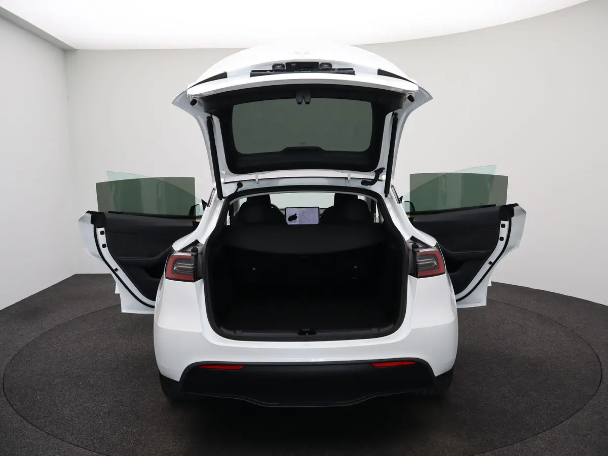 Long Range AWD 75 kWh | PANORAMADAK | STOELVERWARMING VOOR EN ACHTER | 19 " LICHTMETALEN VELGEN | 12 MAANDEN BOVAG GARANTIE |