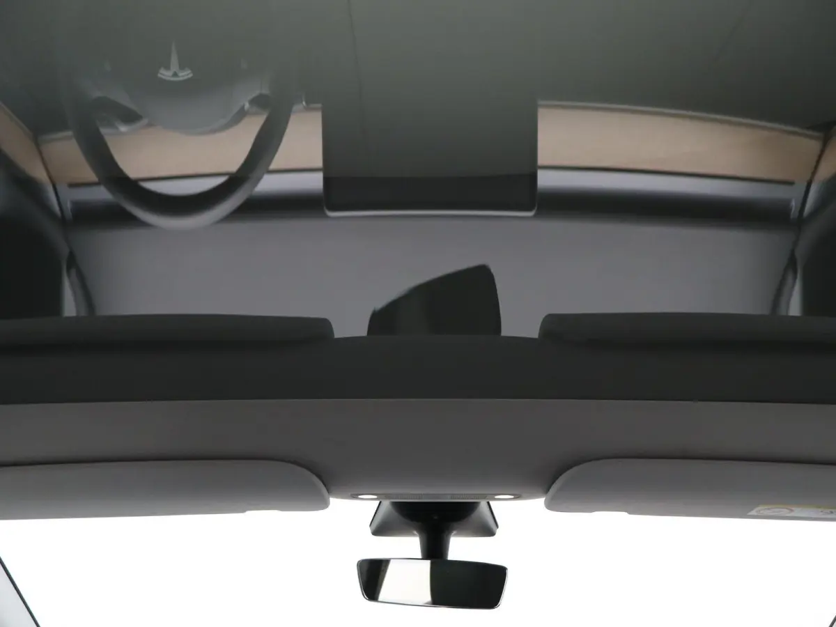 Long Range AWD 75 kWh | PANORAMADAK | STOELVERWARMING VOOR EN ACHTER | 19 " LICHTMETALEN VELGEN | 12 MAANDEN BOVAG GARANTIE |