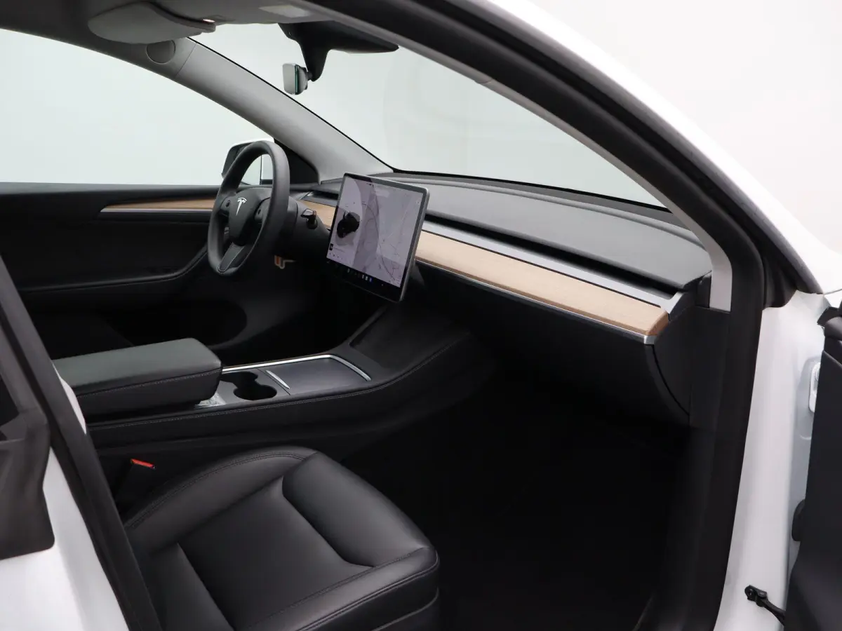 Long Range AWD 75 kWh | PANORAMADAK | STOELVERWARMING VOOR EN ACHTER | 19 " LICHTMETALEN VELGEN | 12 MAANDEN BOVAG GARANTIE |