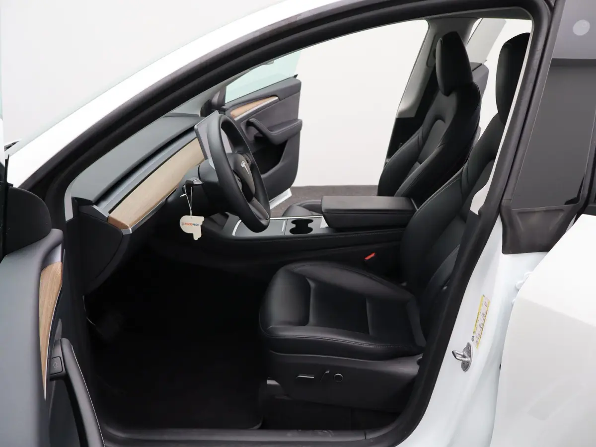 Long Range AWD 75 kWh | PANORAMADAK | STOELVERWARMING VOOR EN ACHTER | 19 " LICHTMETALEN VELGEN | 12 MAANDEN BOVAG GARANTIE |