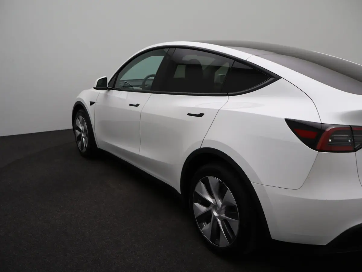 Long Range AWD 75 kWh | PANORAMADAK | STOELVERWARMING VOOR EN ACHTER | 19 " LICHTMETALEN VELGEN | 12 MAANDEN BOVAG GARANTIE |