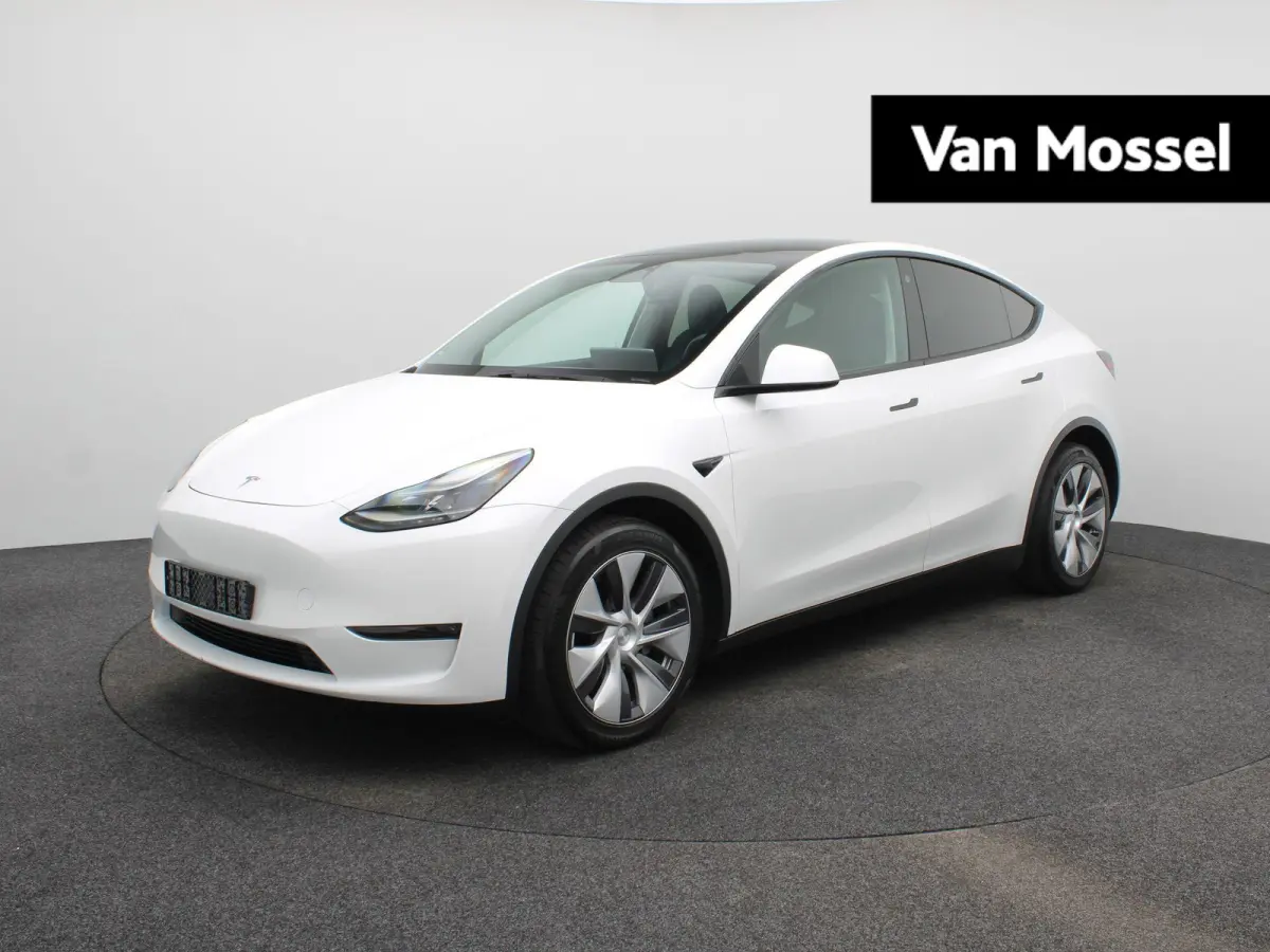 Long Range AWD 75 kWh | PANORAMADAK | STOELVERWARMING VOOR EN ACHTER | 19 " LICHTMETALEN VELGEN | 12 MAANDEN BOVAG GARANTIE |