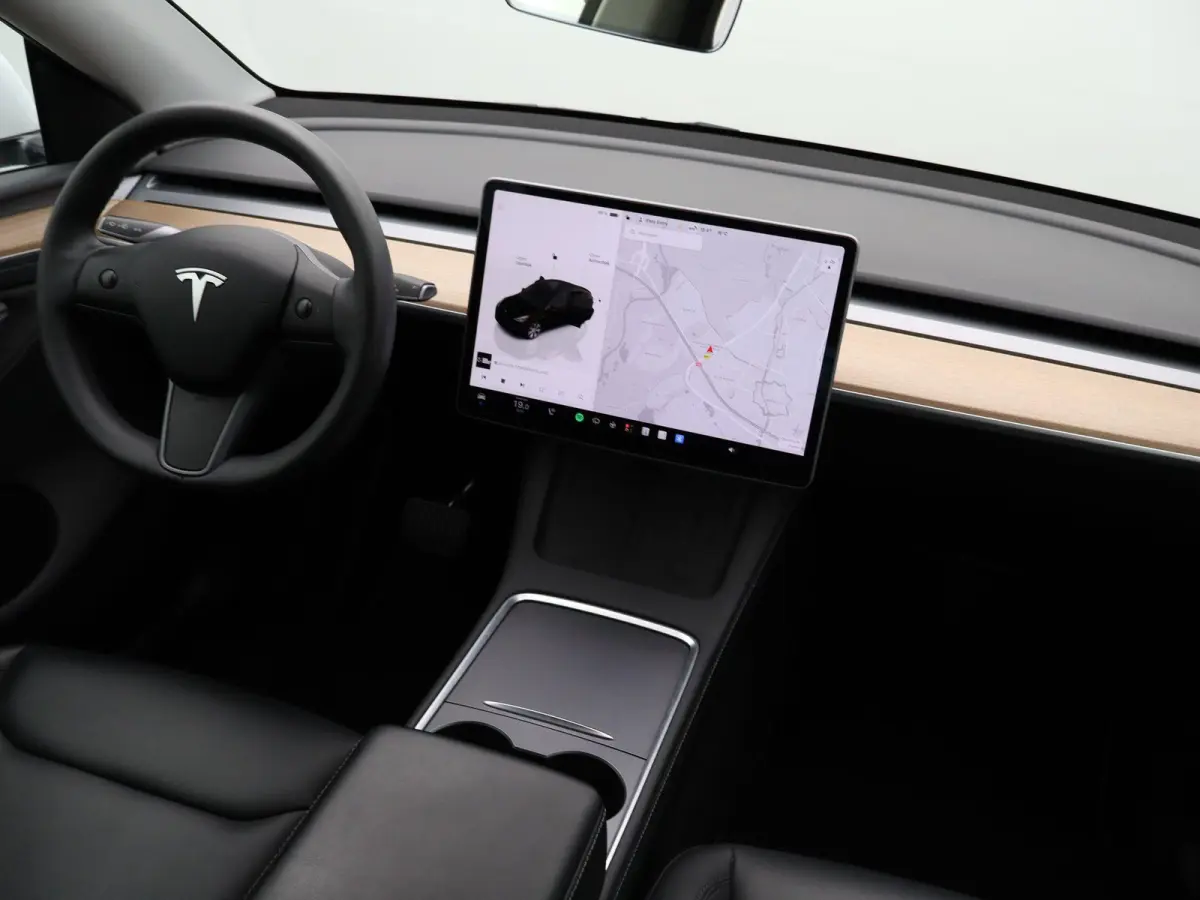 Long Range AWD 75 kWh | PANORAMADAK | STOELVERWARMING VOOR EN ACHTER | 19 " LICHTMETALEN VELGEN | 12 MAANDEN BOVAG GARANTIE |