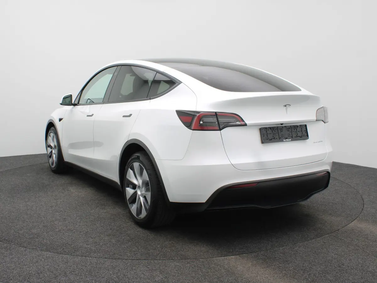 Long Range AWD 75 kWh | PANORAMADAK | STOELVERWARMING VOOR EN ACHTER | 19 " LICHTMETALEN VELGEN | 12 MAANDEN BOVAG GARANTIE |