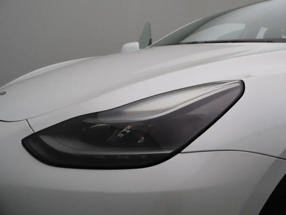 Long Range AWD 75 kWh | PANORAMADAK | STOELVERWARMING VOOR EN ACHTER | 19 " LICHTMETALEN VELGEN | 12 MAANDEN BOVAG GARANTIE |