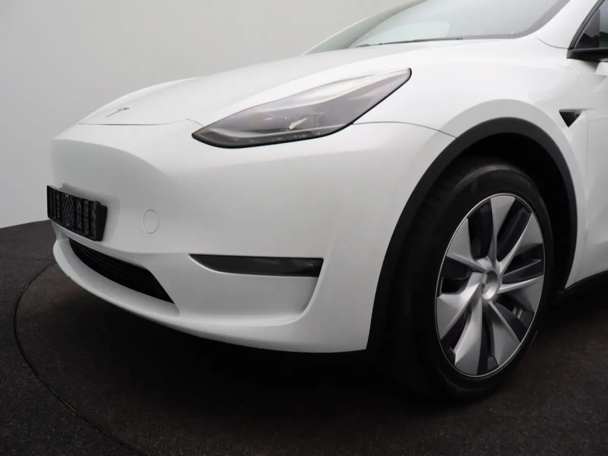 Long Range AWD 75 kWh | PANORAMADAK | STOELVERWARMING VOOR EN ACHTER | 19 " LICHTMETALEN VELGEN | 12 MAANDEN BOVAG GARANTIE |