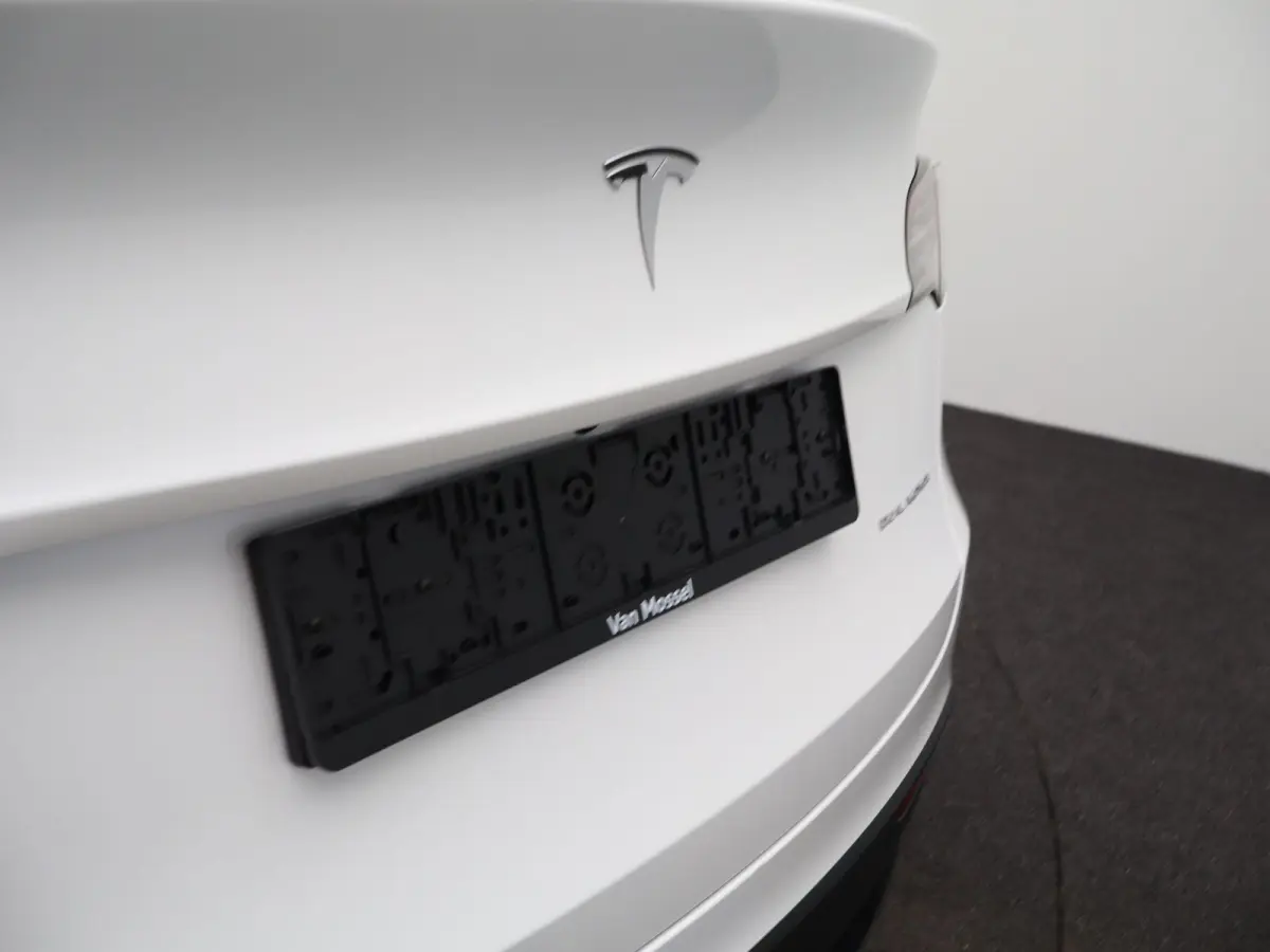 Long Range AWD 75 kWh | PANORAMADAK | STOELVERWARMING VOOR EN ACHTER | 19 " LICHTMETALEN VELGEN | 12 MAANDEN BOVAG GARANTIE |