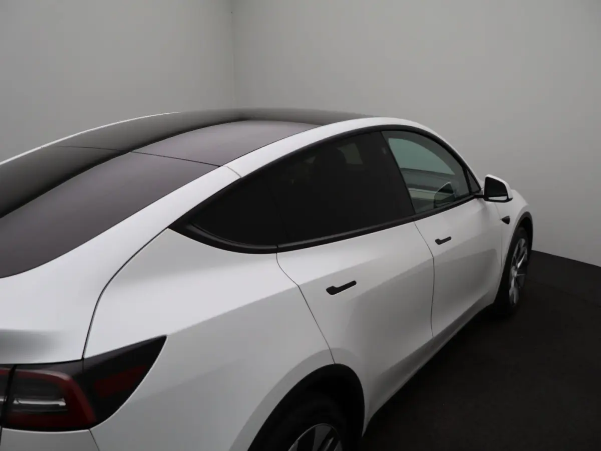 Long Range AWD 75 kWh | PANORAMADAK | STOELVERWARMING VOOR EN ACHTER | 19 " LICHTMETALEN VELGEN | 12 MAANDEN BOVAG GARANTIE |