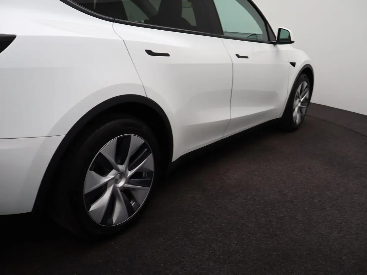 Long Range AWD 75 kWh | PANORAMADAK | STOELVERWARMING VOOR EN ACHTER | 19 " LICHTMETALEN VELGEN | 12 MAANDEN BOVAG GARANTIE |