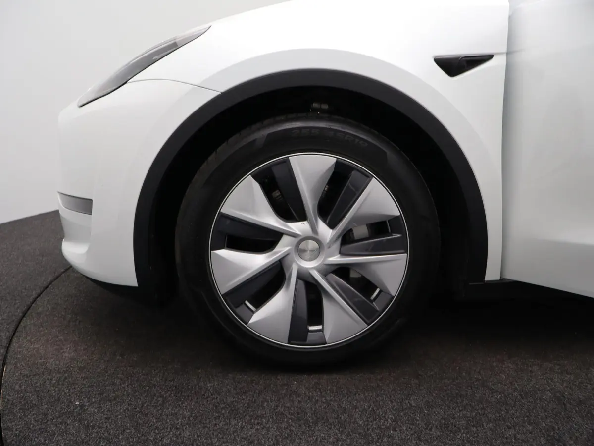 Long Range AWD 75 kWh | PANORAMADAK | STOELVERWARMING VOOR EN ACHTER | 19 " LICHTMETALEN VELGEN | 12 MAANDEN BOVAG GARANTIE |
