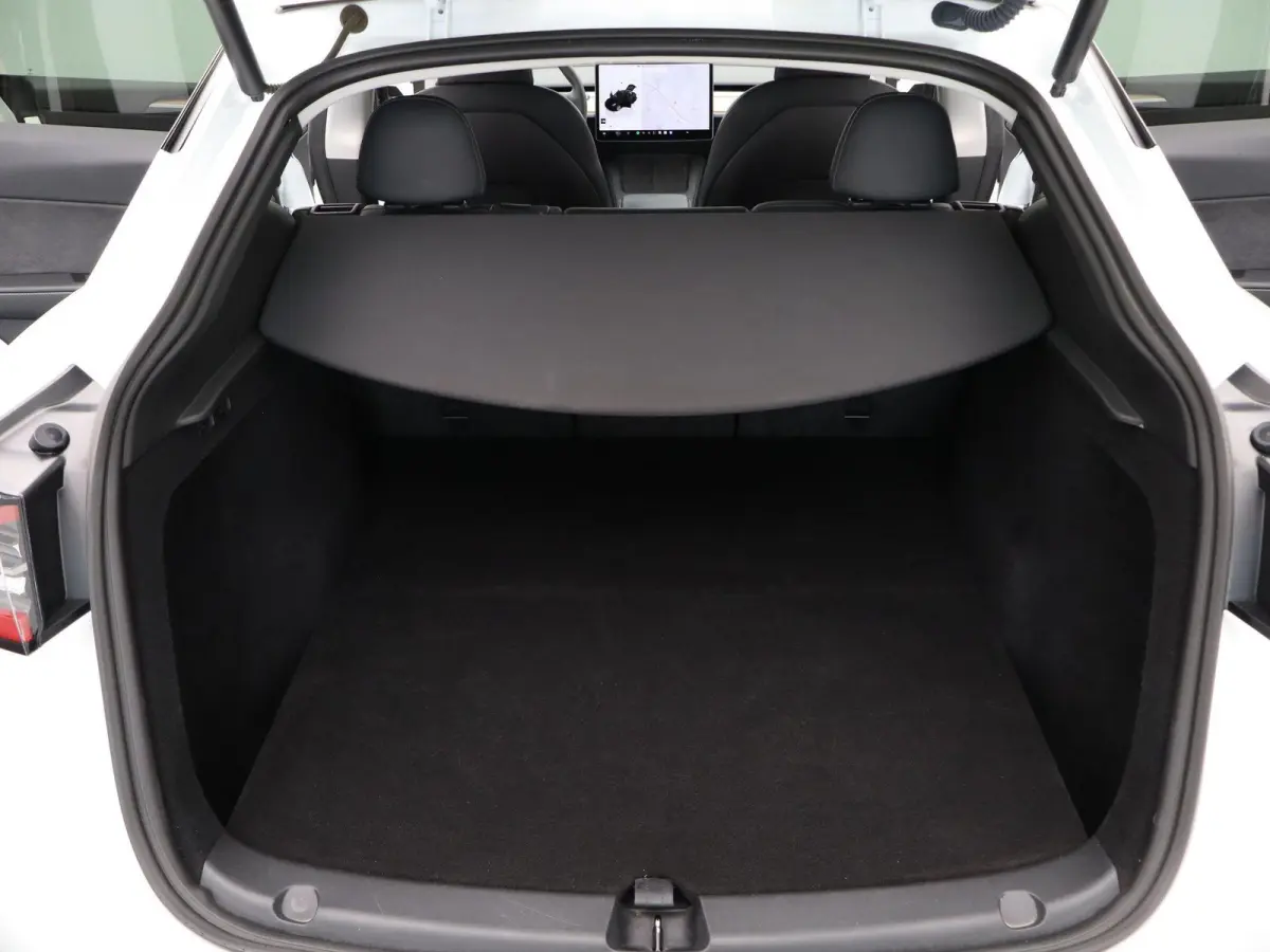Long Range AWD 75 kWh | PANORAMADAK | STOELVERWARMING VOOR EN ACHTER | 19 " LICHTMETALEN VELGEN | 12 MAANDEN BOVAG GARANTIE |