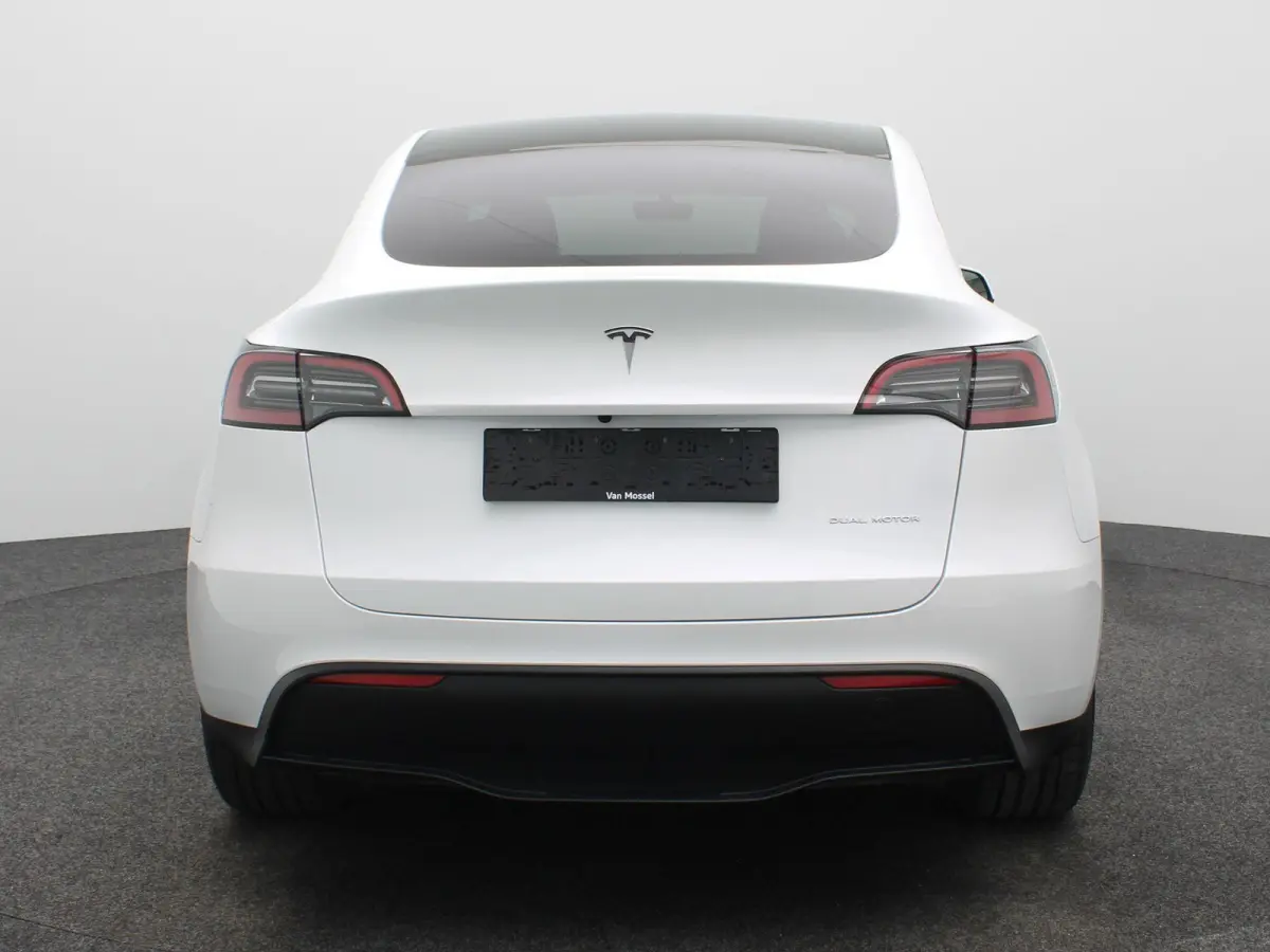 Long Range AWD 75 kWh | PANORAMADAK | STOELVERWARMING VOOR EN ACHTER | 19 " LICHTMETALEN VELGEN | 12 MAANDEN BOVAG GARANTIE |