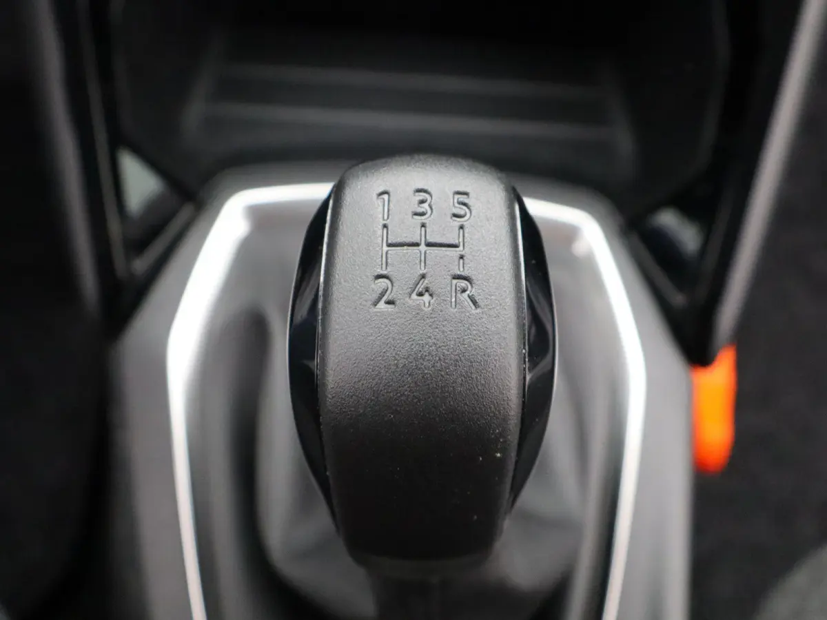 1.2 PureTech Active | AIRCO | APPLE/ANDROID CARPLAY | CRUISE CONTROL | 12 MAANDEN BOVAG GARANTIE |