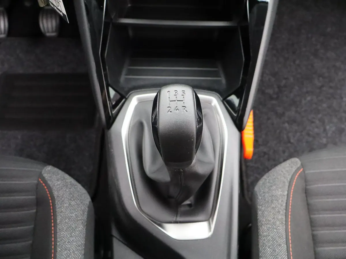 1.2 PureTech Active | AIRCO | APPLE/ANDROID CARPLAY | CRUISE CONTROL | 12 MAANDEN BOVAG GARANTIE |