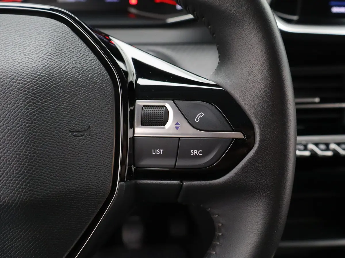 1.2 PureTech Active | AIRCO | APPLE/ANDROID CARPLAY | CRUISE CONTROL | 12 MAANDEN BOVAG GARANTIE |