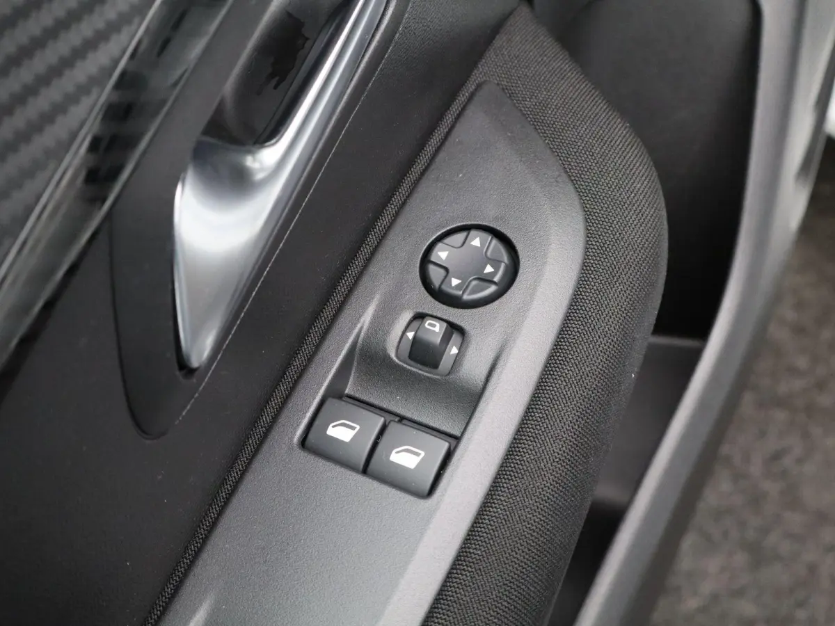 1.2 PureTech Active | AIRCO | APPLE/ANDROID CARPLAY | CRUISE CONTROL | 12 MAANDEN BOVAG GARANTIE |