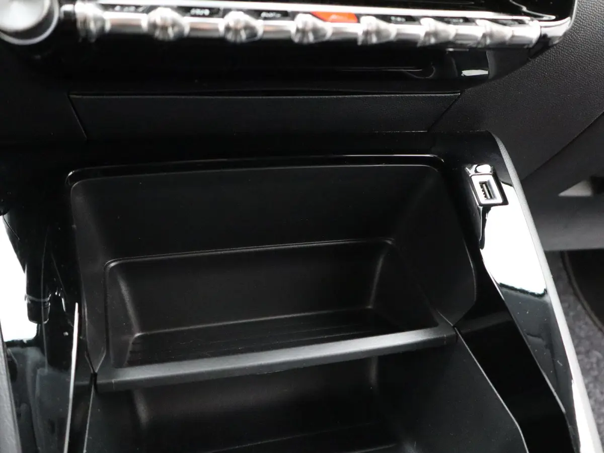1.2 PureTech Active | AIRCO | APPLE/ANDROID CARPLAY | CRUISE CONTROL | 12 MAANDEN BOVAG GARANTIE |
