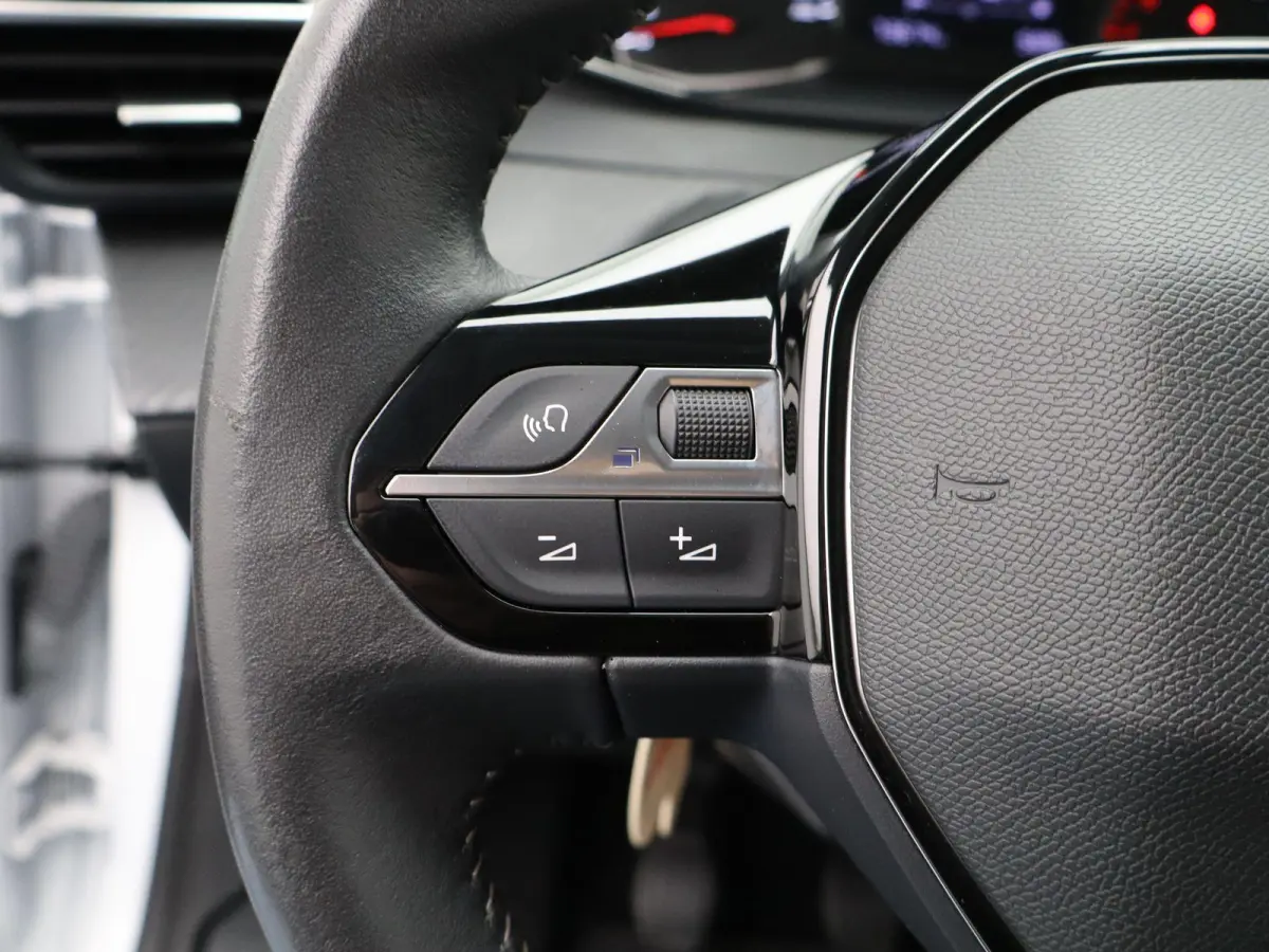1.2 PureTech Active | AIRCO | APPLE/ANDROID CARPLAY | CRUISE CONTROL | 12 MAANDEN BOVAG GARANTIE |
