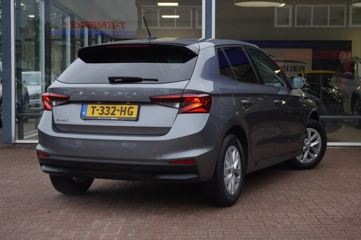 1.0 TSI Business Edition 5deurs | Airco | Navigatie | CarPlay | Vol opties | 2023 | Inruil mogelijk