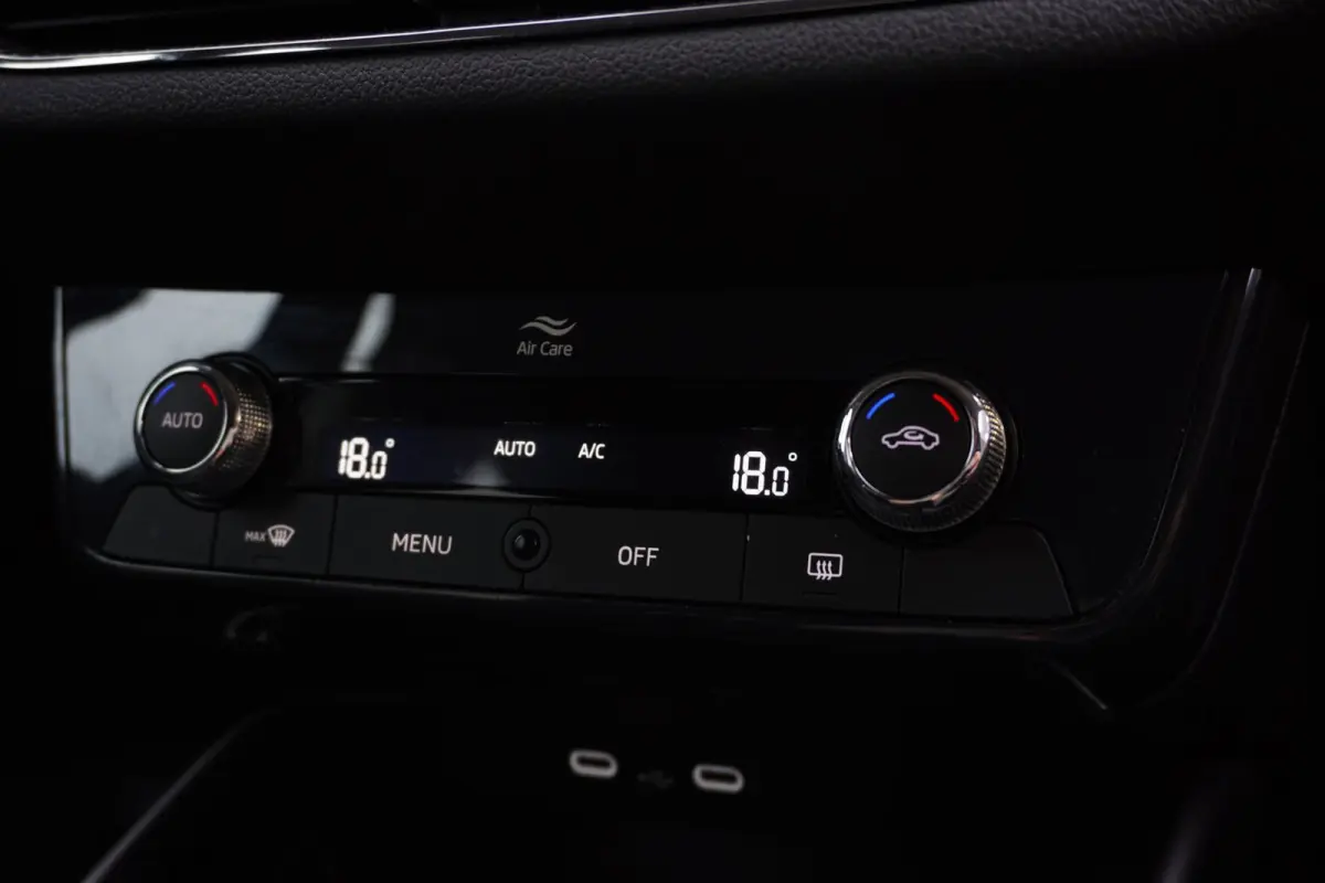 1.0 TSI Business Edition 5deurs | Airco | Navigatie | CarPlay | Vol opties | 2023 | Inruil mogelijk