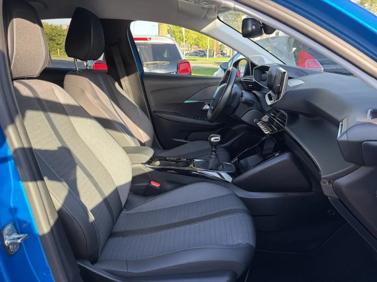 1.2 PureTech Allure ✓D-riem vv in 10-2025✓1e Eigenaar✓360° Camera✓Carplay✓Navi✓101pk✓LED✓Clima✓Cruise✓6 Bak✓Pdc✓Lm velgen✓Halfleder✓Recent beurt gehad✓N.A.P✓