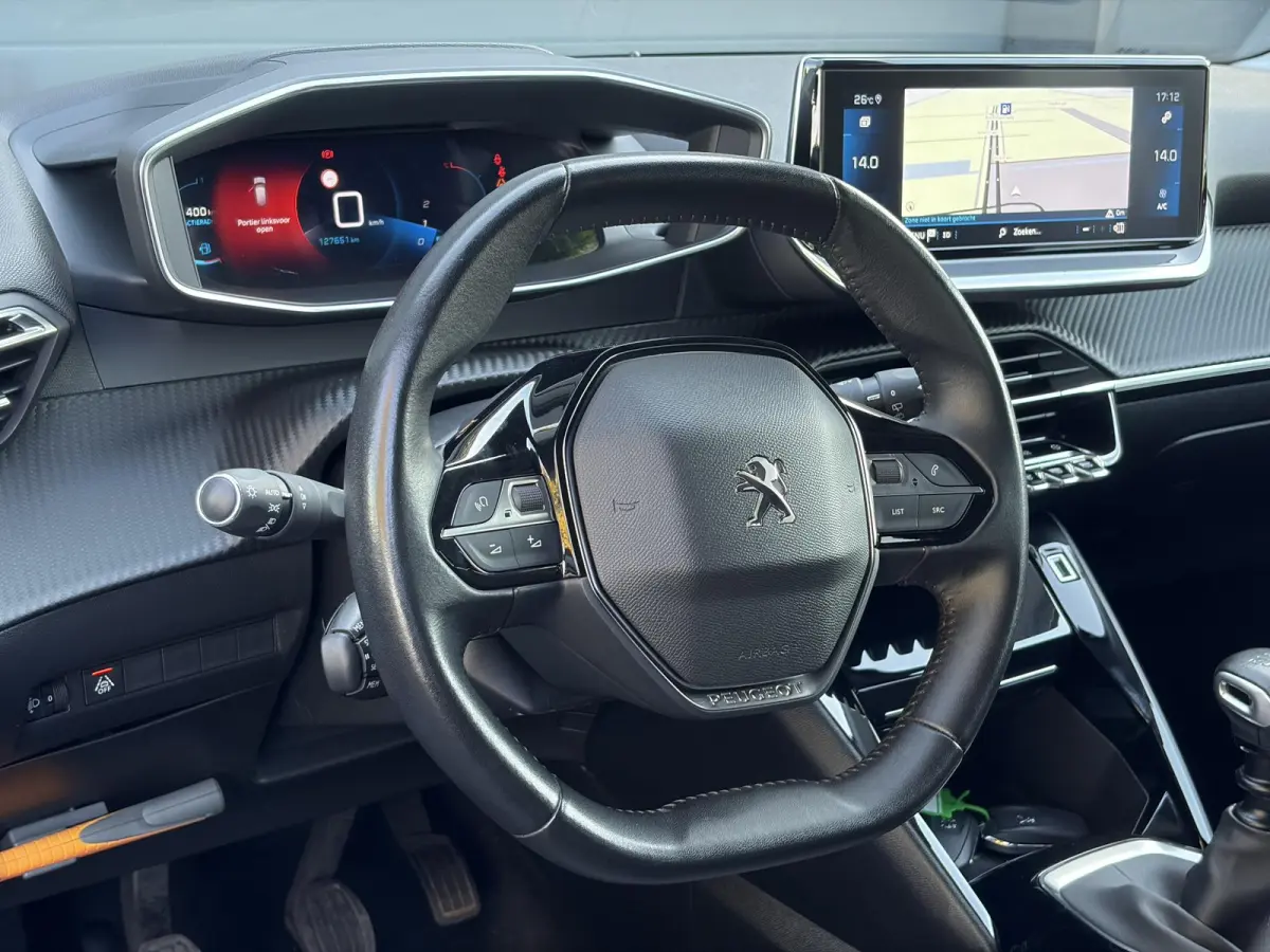 1.2 PureTech Allure ✓D-riem vv in 10-2025✓1e Eigenaar✓360° Camera✓Carplay✓Navi✓101pk✓LED✓Clima✓Cruise✓6 Bak✓Pdc✓Lm velgen✓Halfleder✓Recent beurt gehad✓N.A.P✓